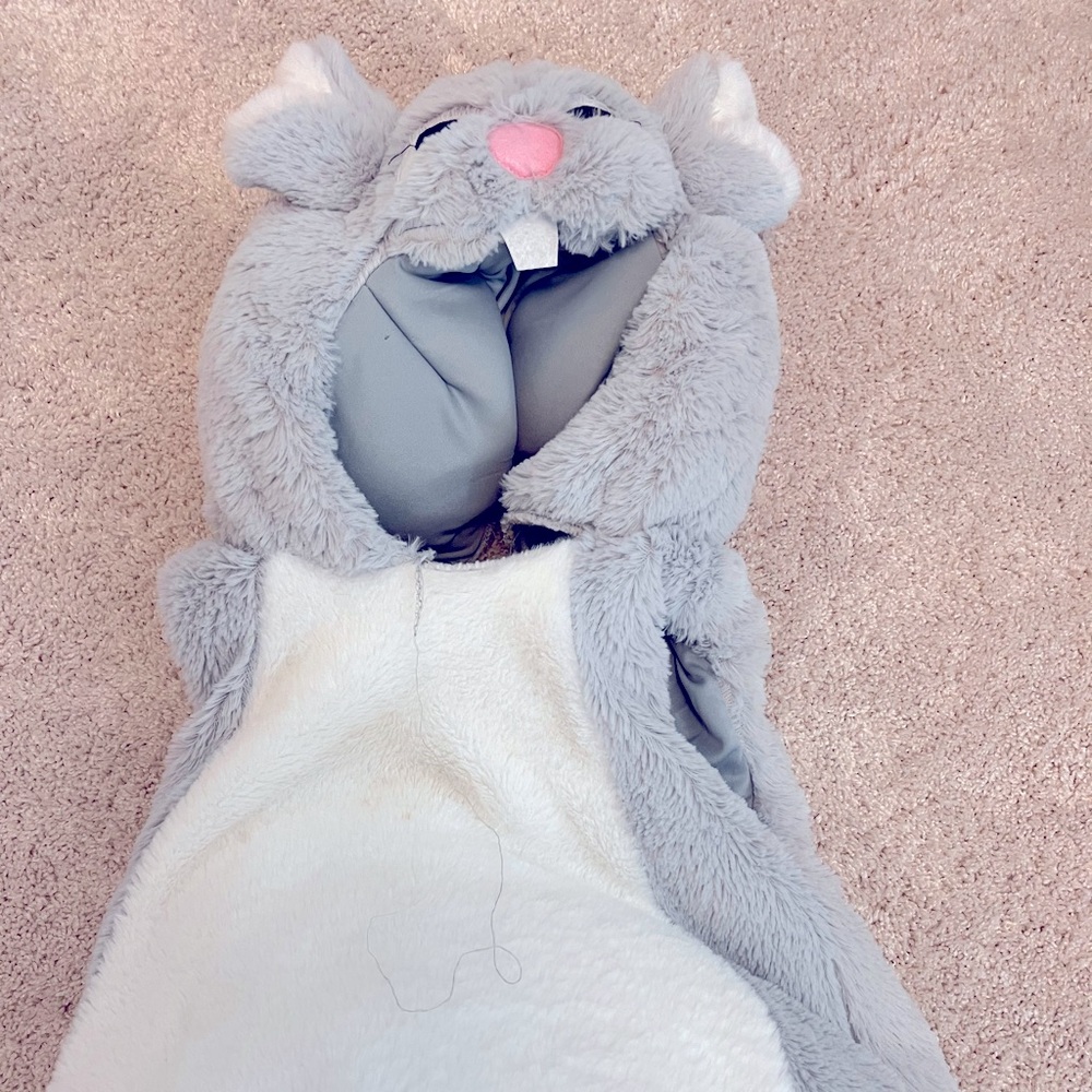 Mouse costume 2T. Great shape. We used it for our Encanto themed Halloween.